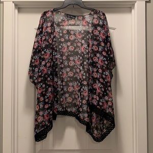 floral kimono with lace detail